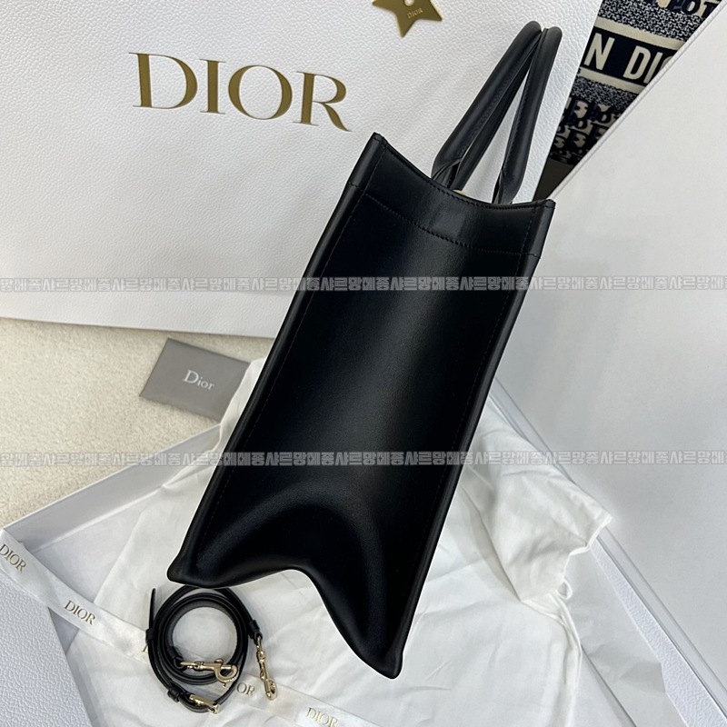 디올북토트백미디움  wsxc1775227652775_3루.jpg