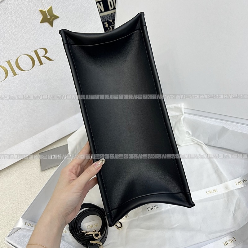 디올북토트백미디움  wsxc1775227652803_4루.jpg