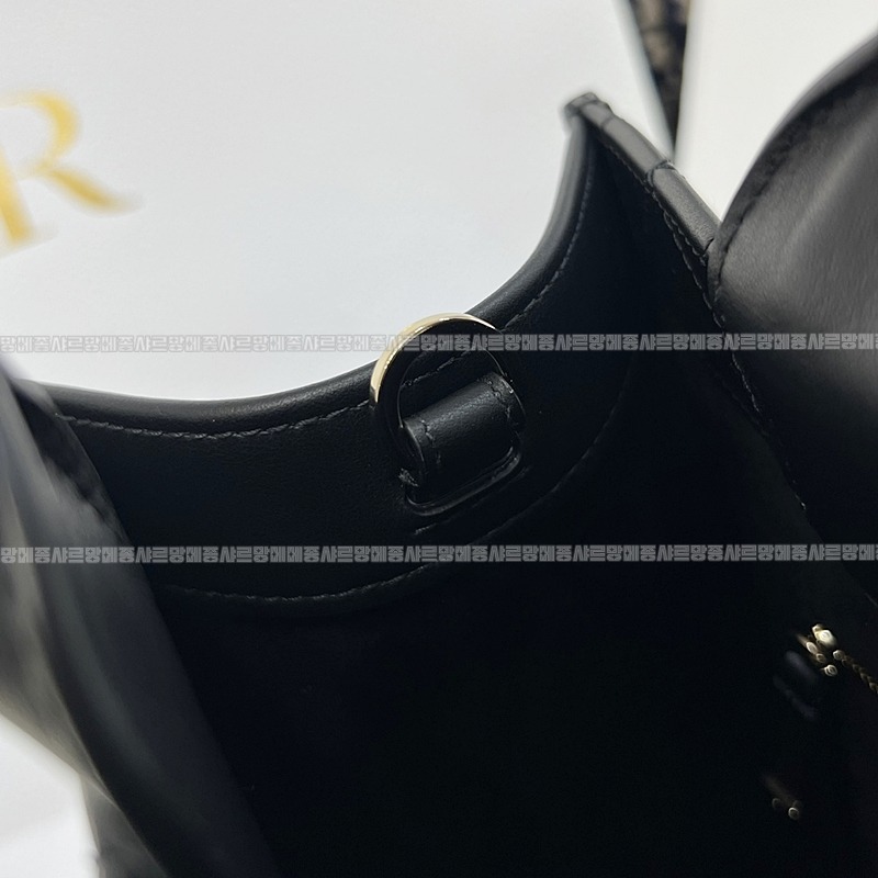 디올북토트백미디움  wsxc1775227654184_2루.jpg