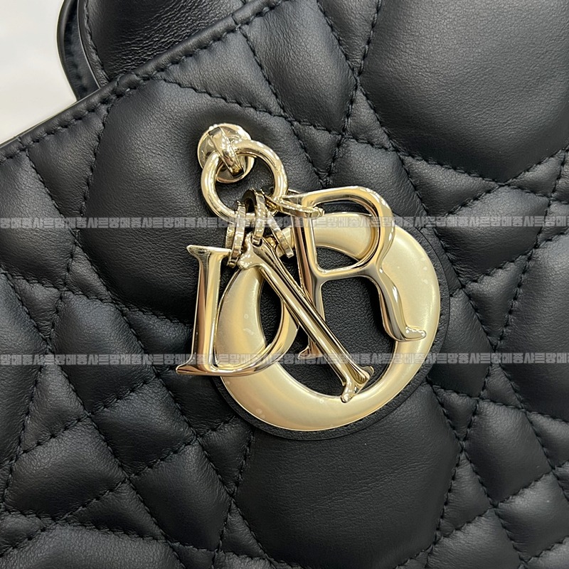 디올북토트백미디움  wsxc1775227654184_0루.jpg