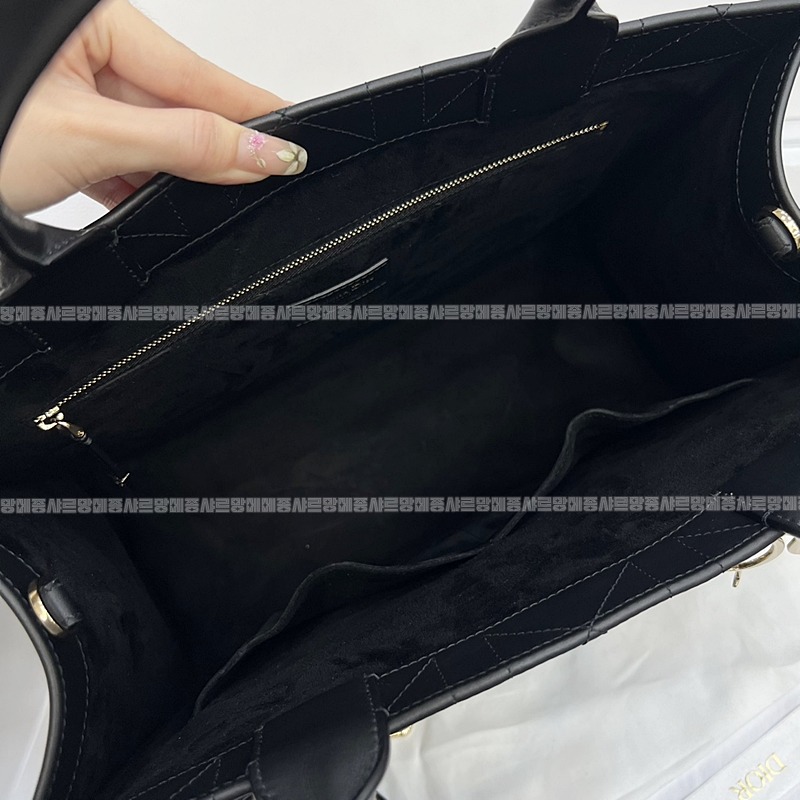 디올북토트백미디움  wsxc1775227654389_5루.jpg