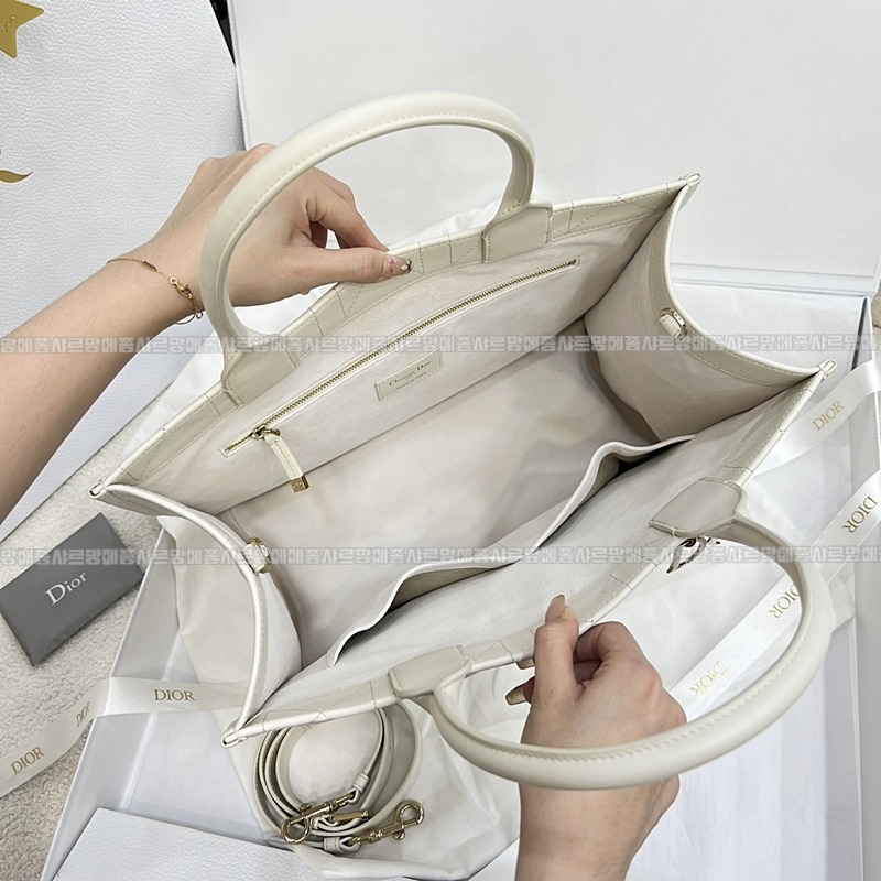 디올북토트백미디움  wsxc1775227663467_5루.jpg