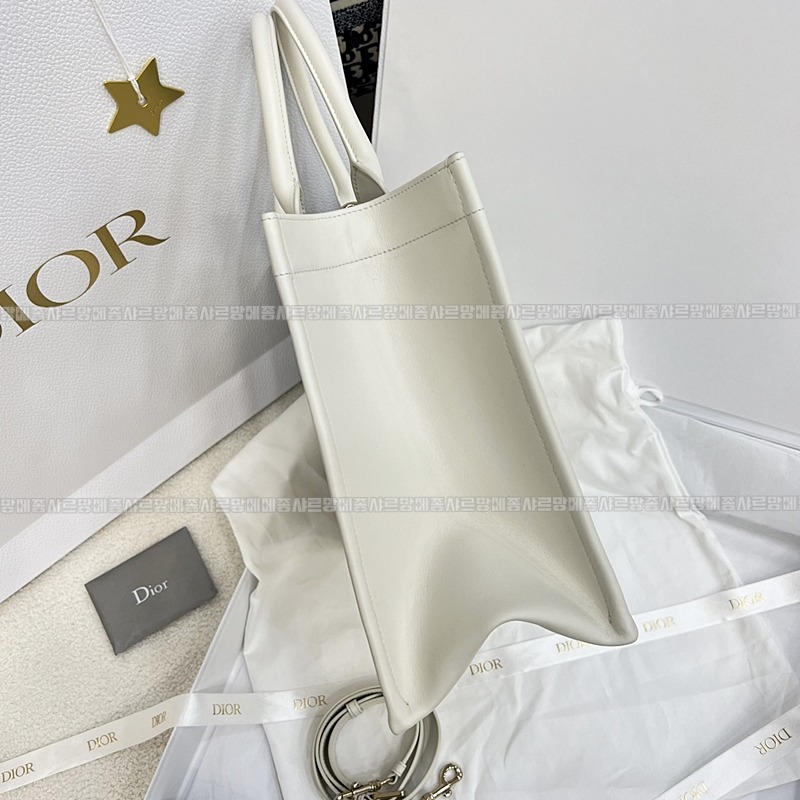 디올북토트백미디움  wsxc1775227663368_3루.jpg