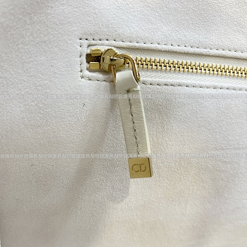 디올북토트백미디움  wsxc1775227665584_3루.jpg