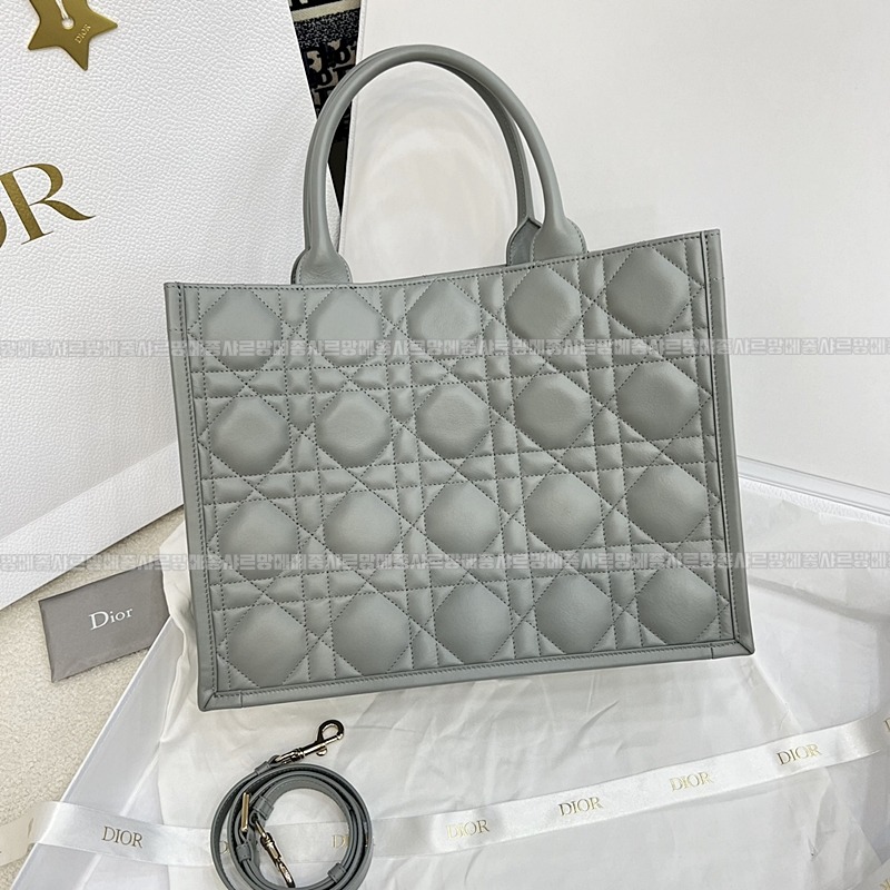 디올북토트백미디움  wsxc1775227728160_2루.jpg