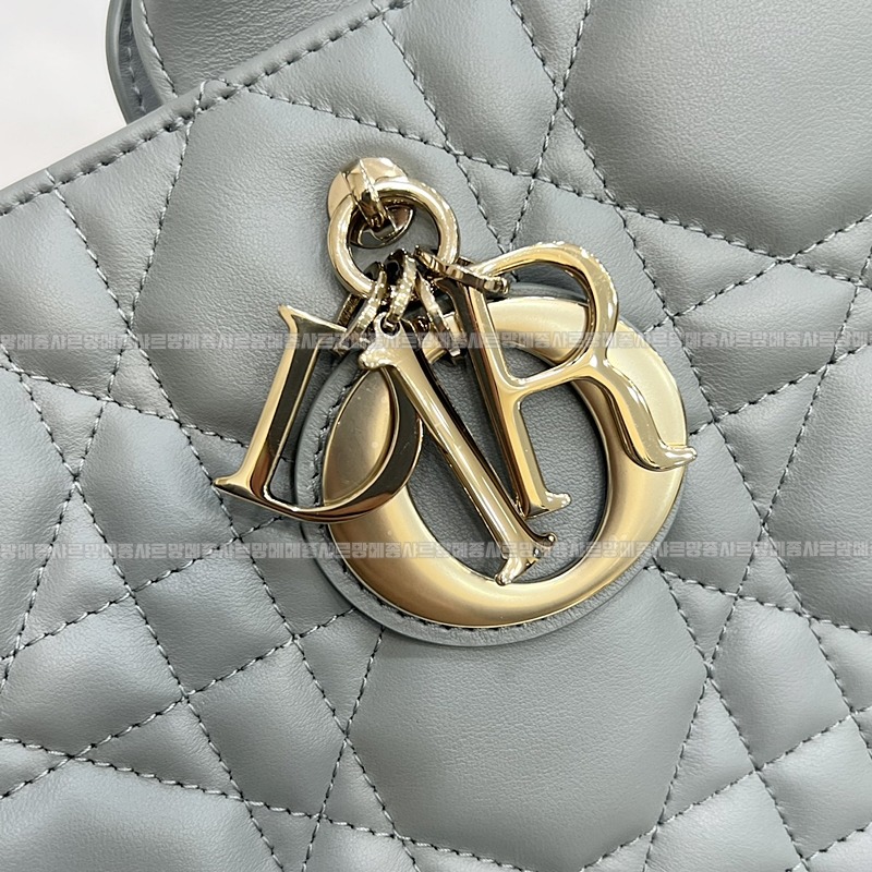 디올북토트백미디움  wsxc1775227730427_0루.jpg