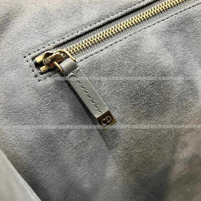 디올북토트백미디움  wsxc1775227730427_3루.jpg