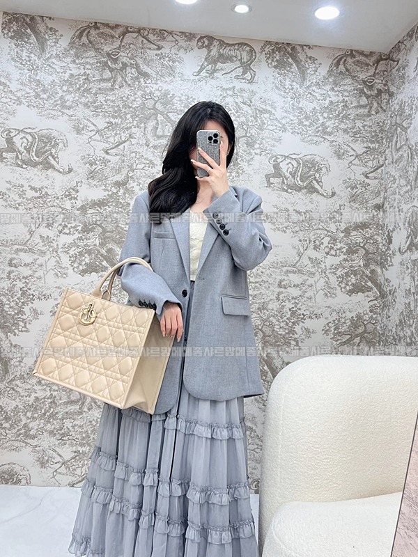 디올북토트백미디움  wsxc1775227796449_3루.jpg