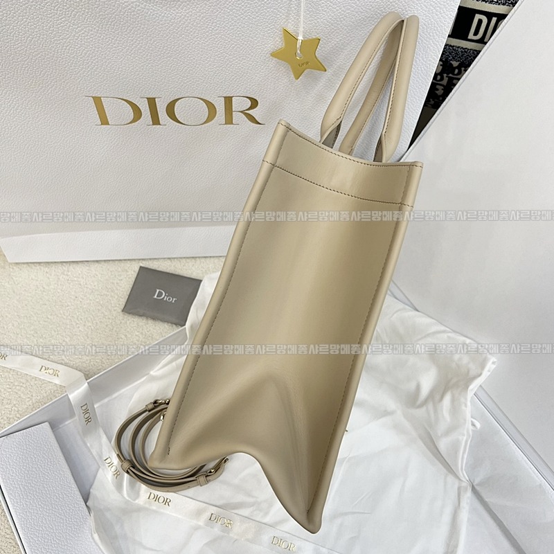 디올북토트백미디움  wsxc1775227791501_3루.jpg