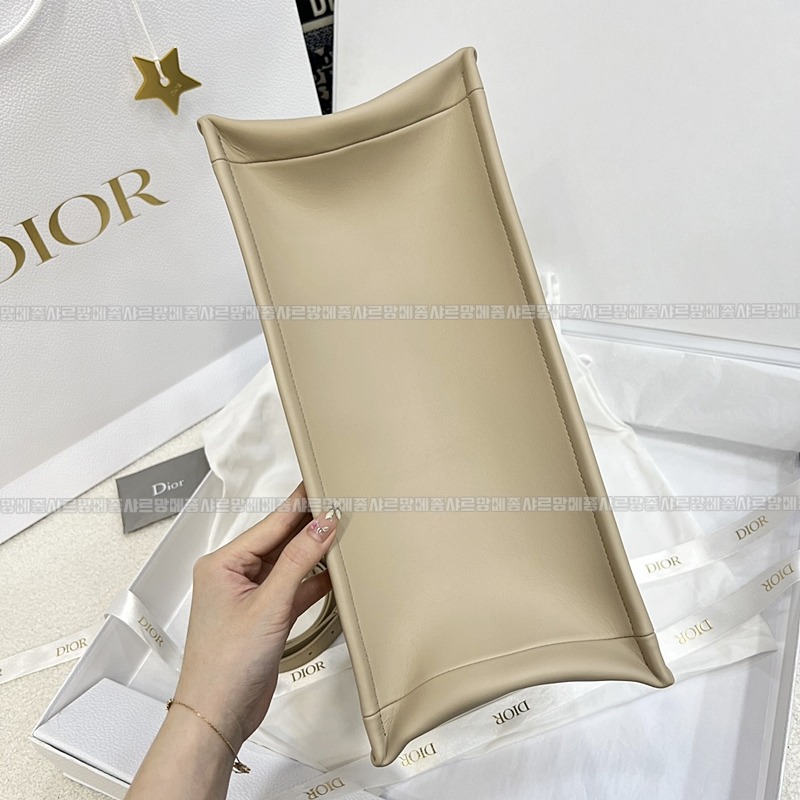 디올북토트백미디움  wsxc1775227791521_4루.jpg