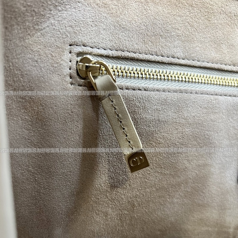 디올북토트백미디움  wsxc1775227793136_3루.jpg