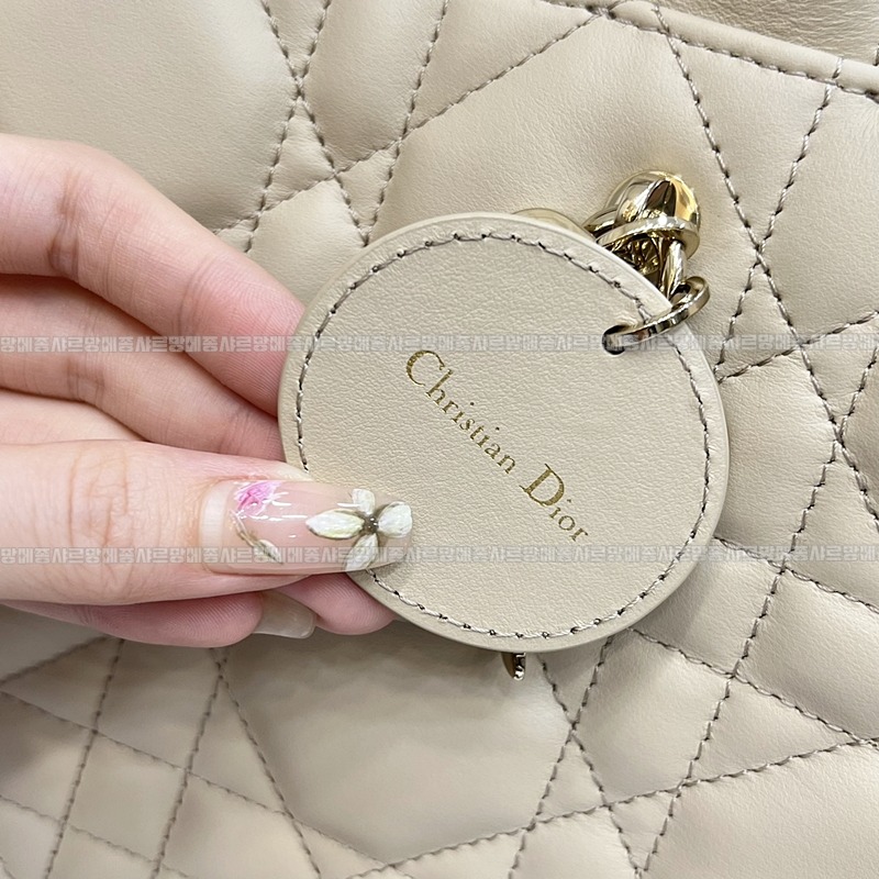 디올북토트백미디움  wsxc1775227793136_1루.jpg