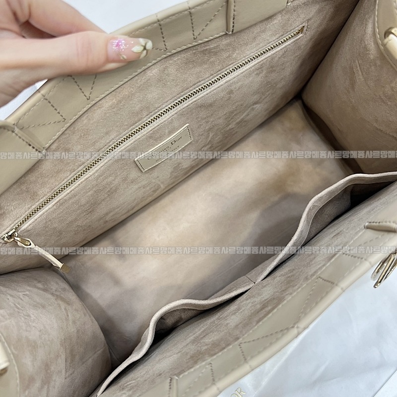 디올북토트백미디움  wsxc1775227793339_4루.jpg