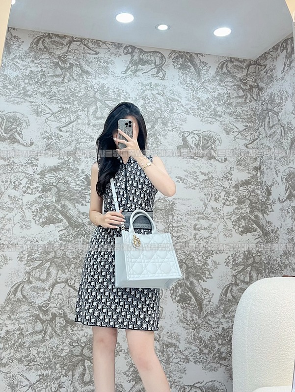 디올북토트백스몰  20260403-150544-013루.jpg