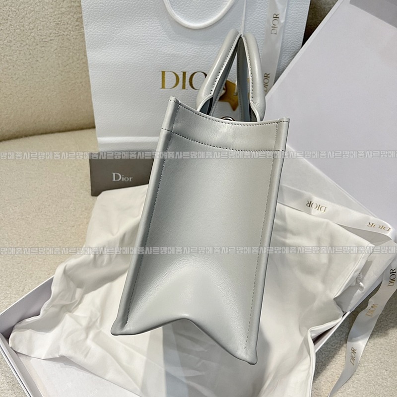 디올북토트백스몰  20260403-150542-003루.jpg