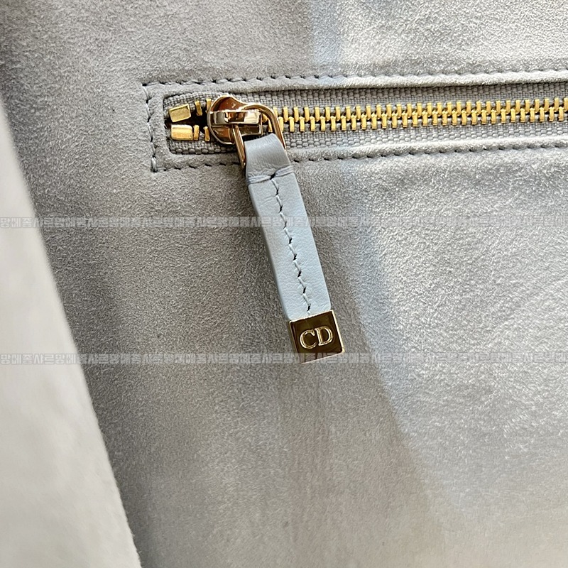 디올북토트백스몰  20260403-150543-012루.jpg