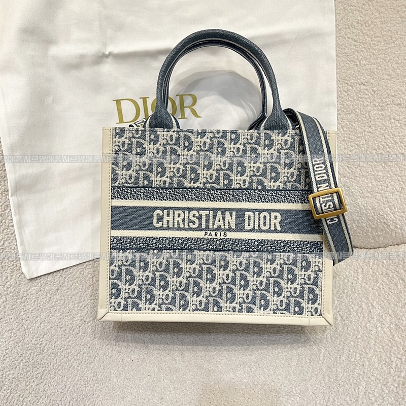 디올북토트백스몰  20260403-151955-001루.jpg