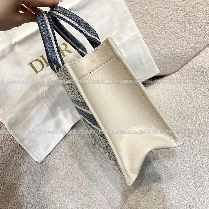 디올북토트백스몰  20260403-151955-003루.jpg