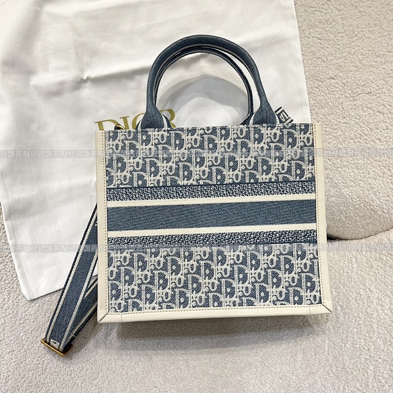 디올북토트백스몰  20260403-151955-002루.jpg