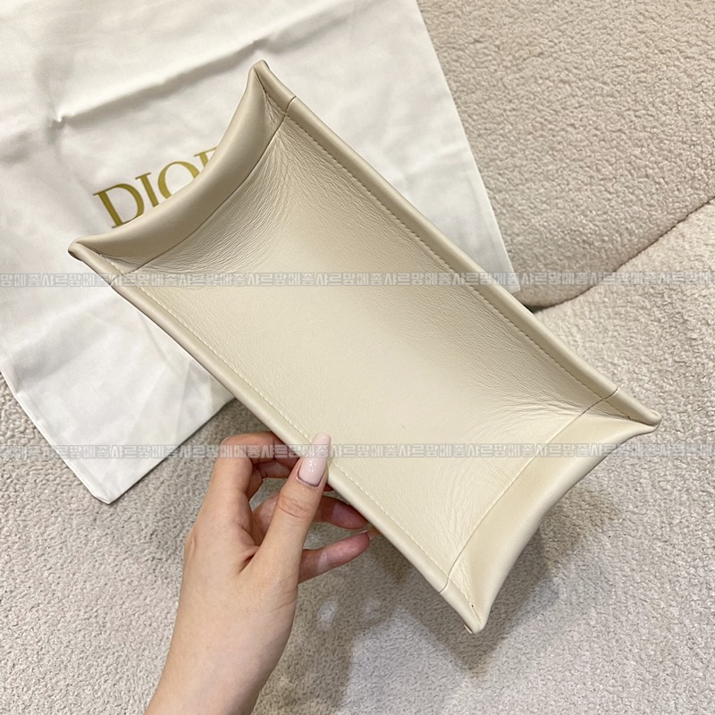 디올북토트백스몰  20260403-151955-004루.jpg