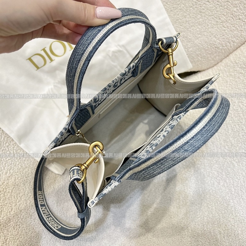 디올북토트백스몰  20260403-151956-006루.jpg