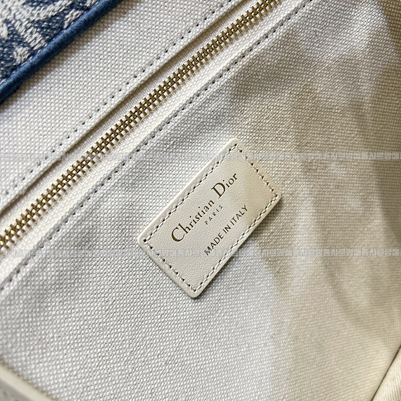 디올북토트백스몰  20260403-151956-008루.jpg