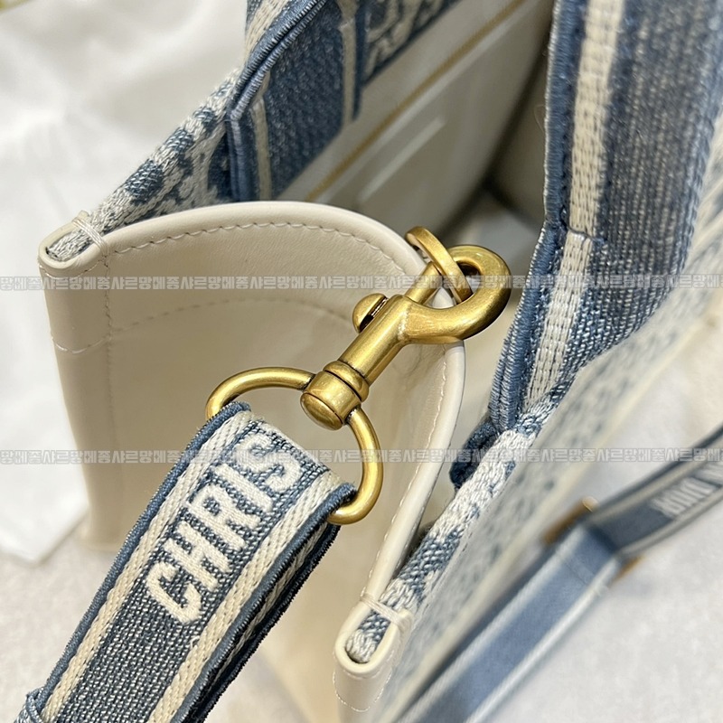 디올북토트백스몰  20260403-151956-007루.jpg