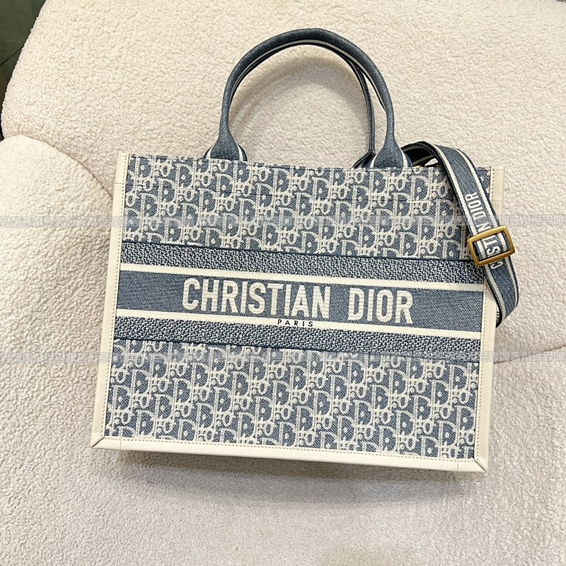디올북토트백미디움  20260403-152505-001루.jpg