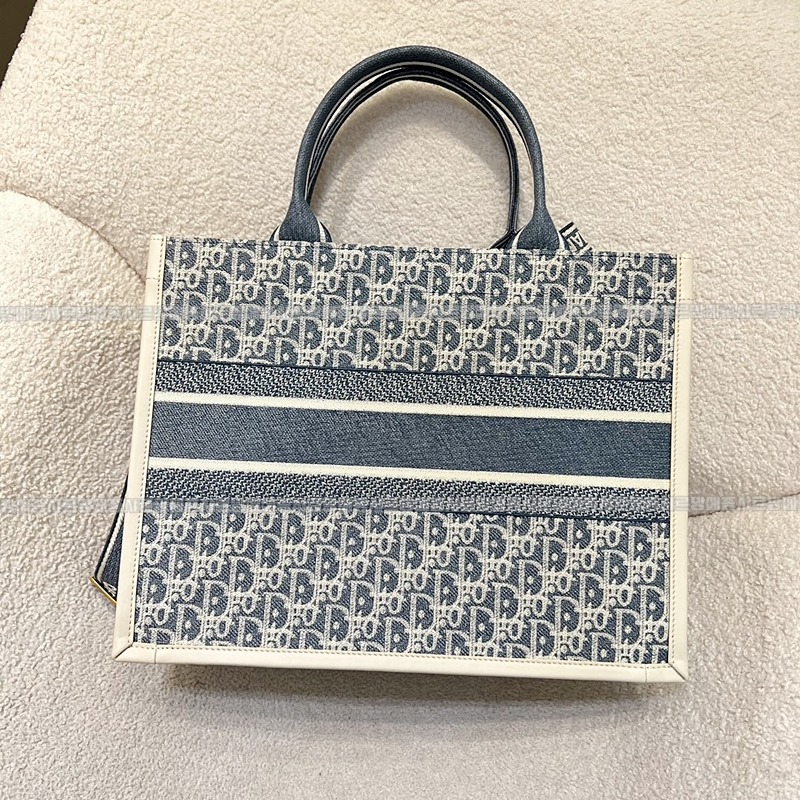 디올북토트백미디움  20260403-152505-002루.jpg