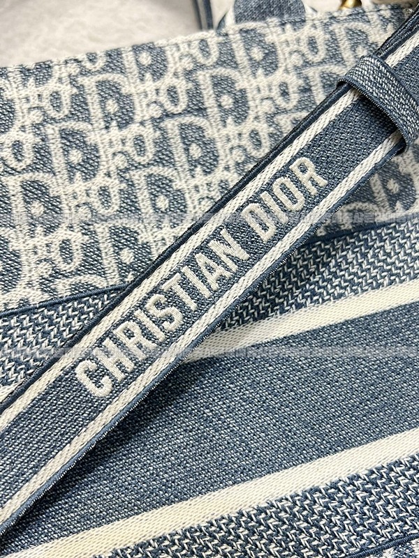 디올북토트백미디움  20260403-152506-007루.jpg