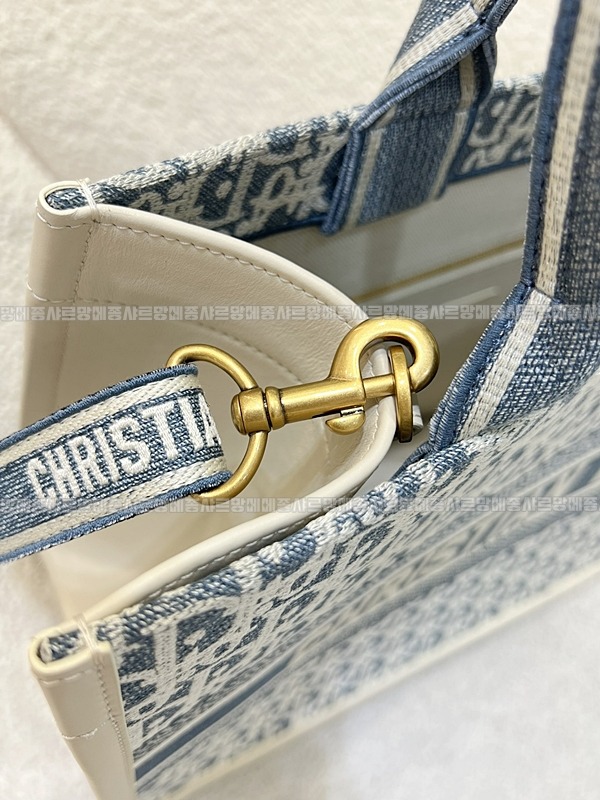 디올북토트백미디움  20260403-152506-006루.jpg