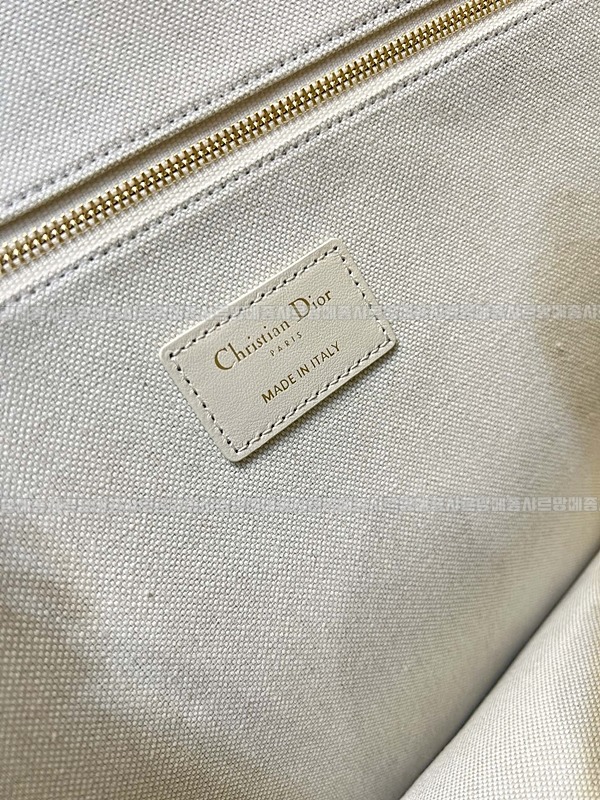 디올북토트백미디움  20260403-152506-009루.jpg