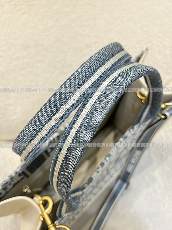 디올북토트백미디움  20260403-152507-011루.jpg