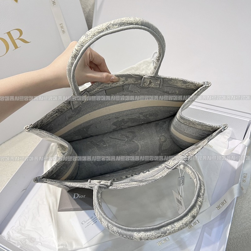 디올북토트백미디움  20260403-152935-005루.jpg