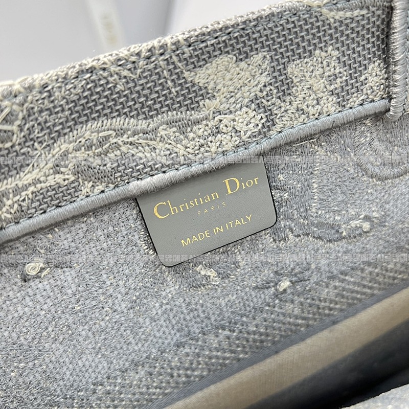 디올북토트백미디움  20260403-152935-007루.jpg