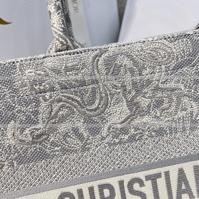 디올북토트백미디움  20260403-152936-011루.jpg