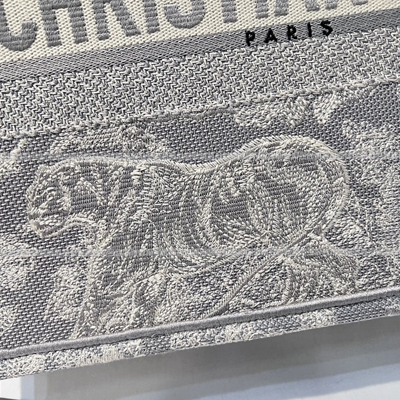 디올북토트백미디움  20260403-152936-012루.jpg