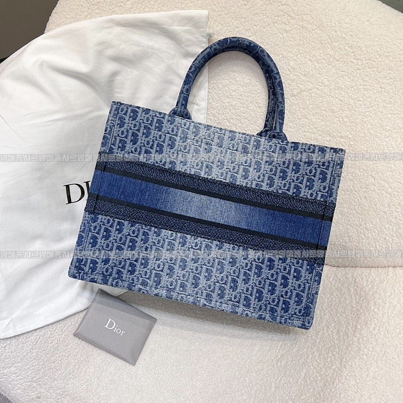 디올북토트백미디움  20260403-153809-002루.jpg