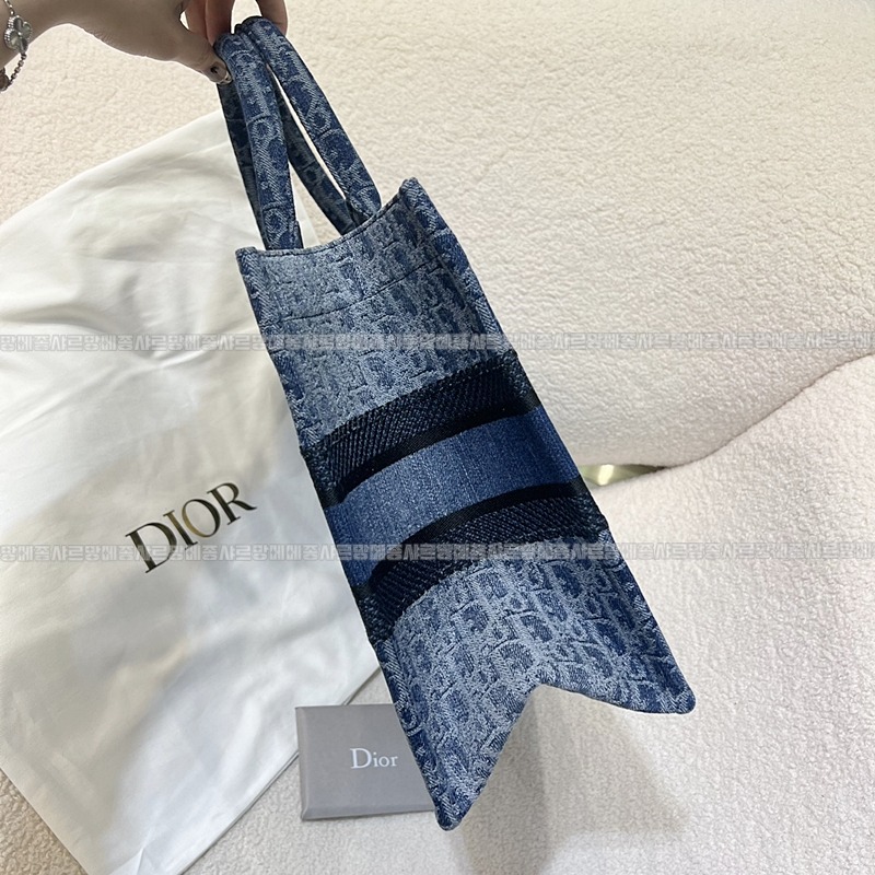 디올북토트백미디움  20260403-153809-003루.jpg