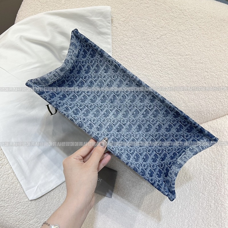 디올북토트백미디움  20260403-153809-004루.jpg