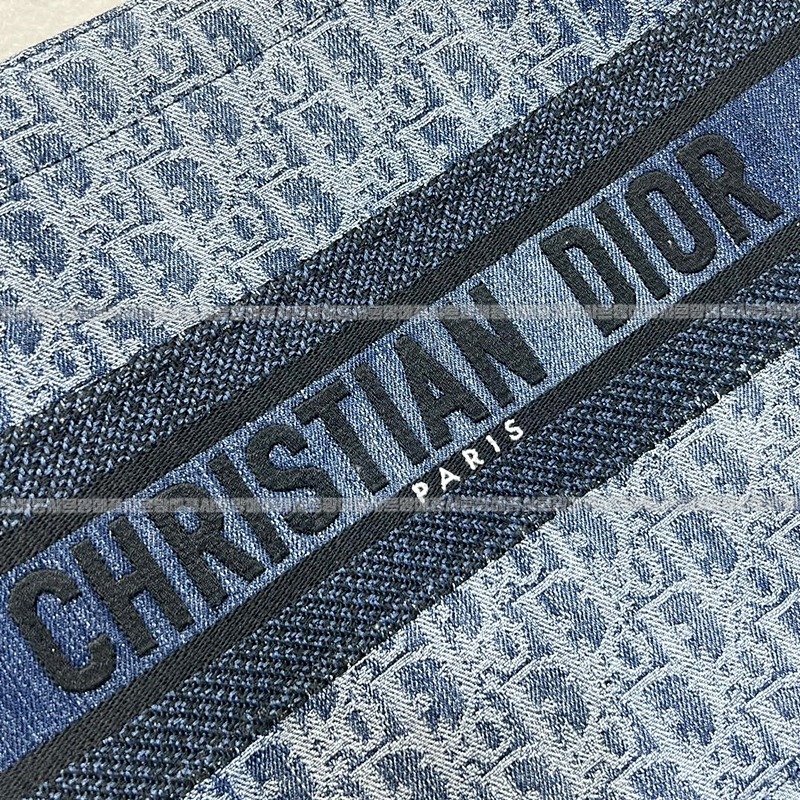 디올북토트백미디움  20260403-153809-006루.jpg