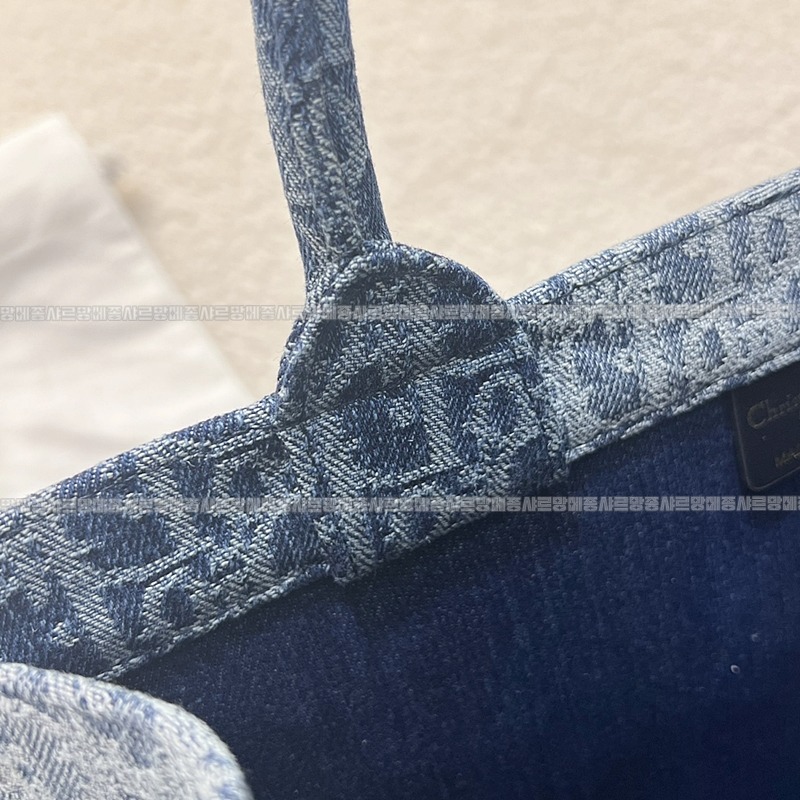 디올북토트백미디움  20260403-153810-008루.jpg