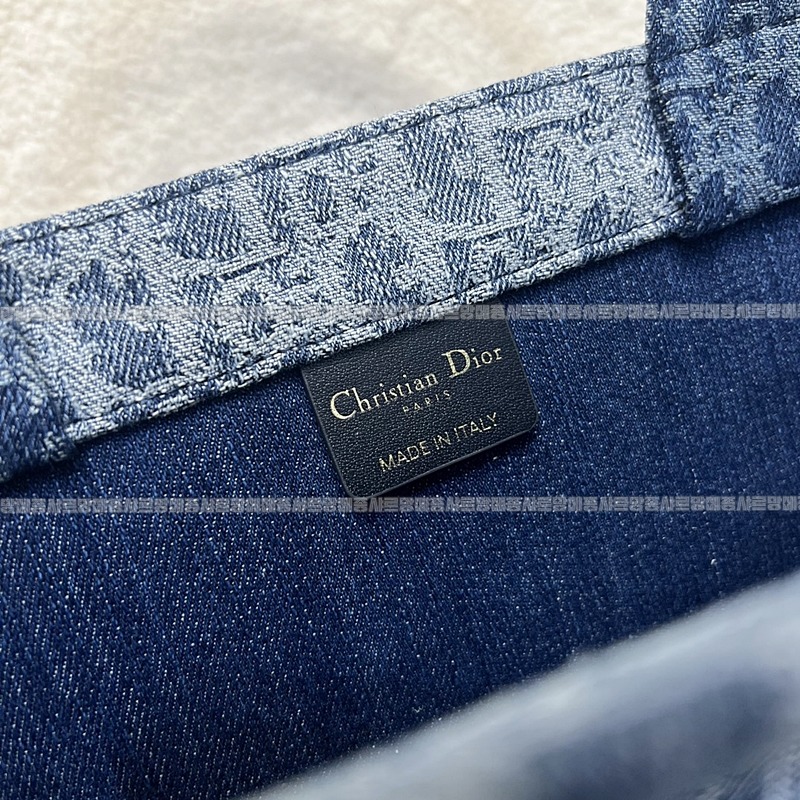 디올북토트백미디움  20260403-153809-007루.jpg