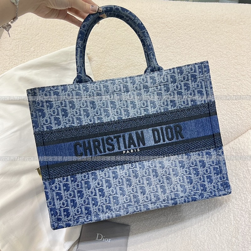 디올북토트백미디움  20260403-153810-009루.jpg