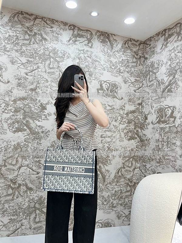 디올북토트백미디움  20260403-154101-011루.jpg