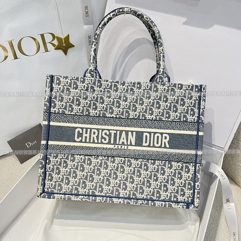 디올북토트백미디움  20260403-154100-001루.jpg