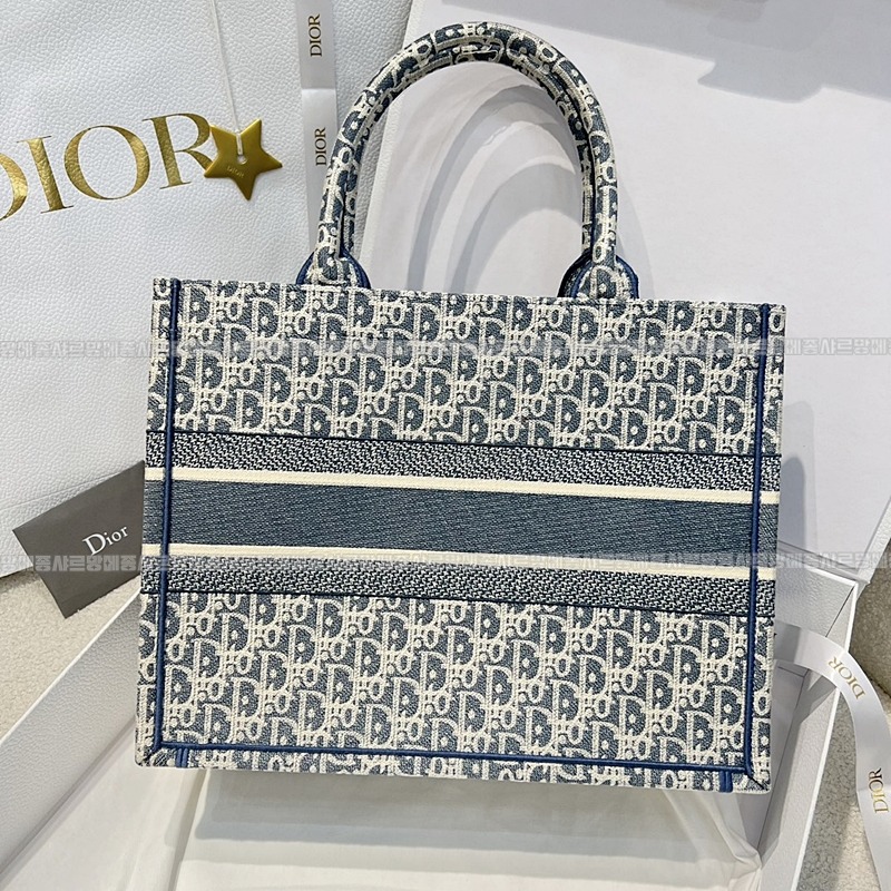 디올북토트백미디움  20260403-154100-002루.jpg