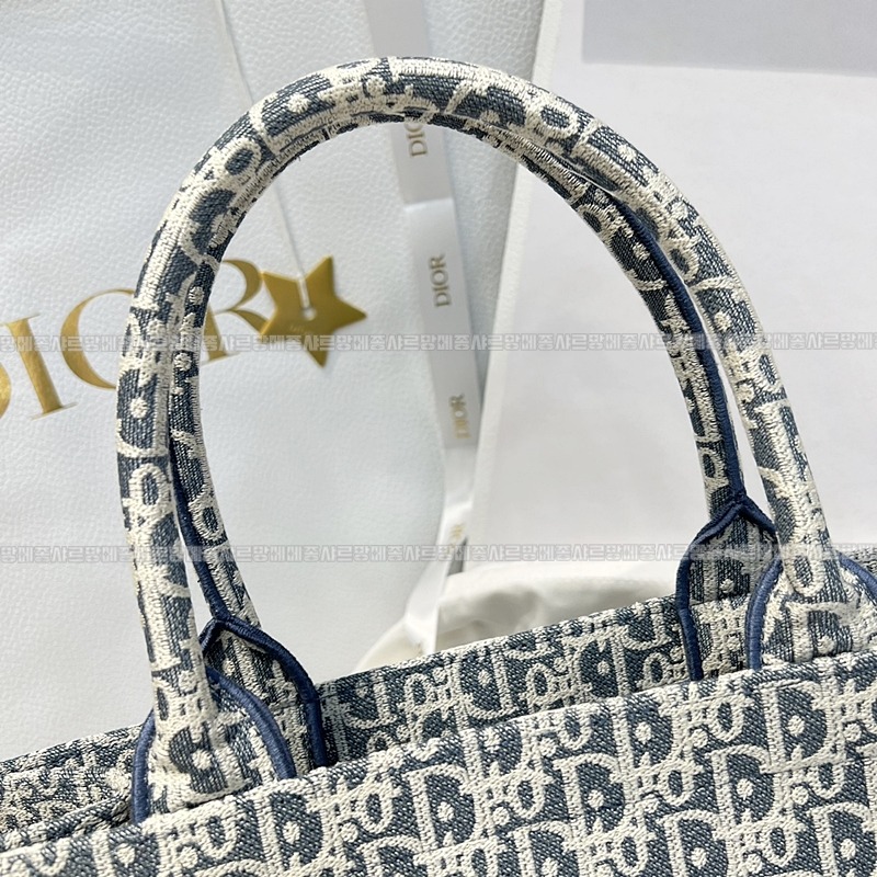 디올북토트백미디움  20260403-154101-007루.jpg