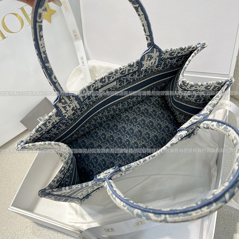 디올북토트백미디움  20260403-154101-009루.jpg