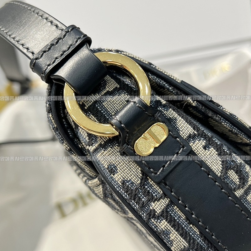 디올오블리크베사체스몰백  20260403-165108-002루.jpg